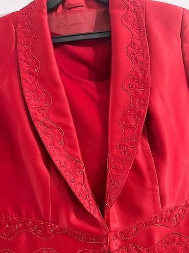 Жеке буюмдар: Срочно продается женский нарядный костюм-тройка пиджак,маечка и юбка — 3