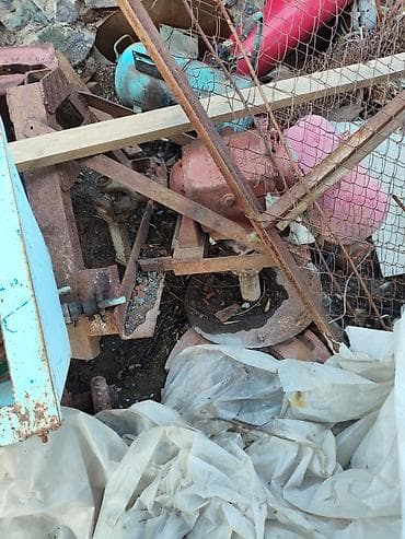 мтз 1225: Трактор с кабиной и широкопрофильными задними шинами. Особенности: - — 3