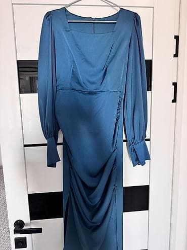 Спецодежда: Продаю вечернее платье. Носила один раз. 
Размер М — 3