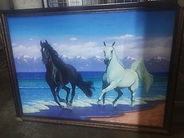 Картина в раме «Кони у моря» - Большой горизонтальный холст с ярким