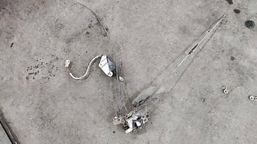 Детали двигателя и моторы в сборе: Mazda 121 Замок двери, Мазда 121 замок двери Задний левый см.Фото — 2