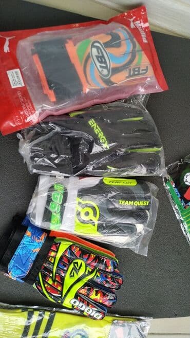 заказать футбольную форму со своей фамилией и номером: Вратарские перчатки для вратаря футбольные для футбола перчатка — 1