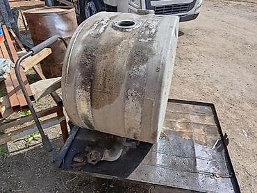 военные разгрузки: Топливный бак Volvo 2012 г., Б/у, Оригинал — 1