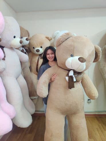 трендовые мишки: Большой плюшевый медведь светло-коричневого цвета с коричневым шарфом — 1