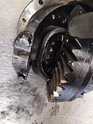 монтеро: Задний редуктор Isuzu Б/у, Оригинал — 2