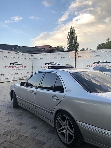 Mercedes-Benz E-Class: 2000 г., 3.2 л, Автомат, Бензин, Седан — 4