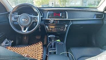 Kia — салон и оснащение - Просторный черный интерьер с кожаной