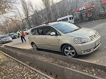 transporter multivan: Toyota Avensis Verso: 2002 г., 2.4 л, Автомат, Бензин, Минивэн — 3