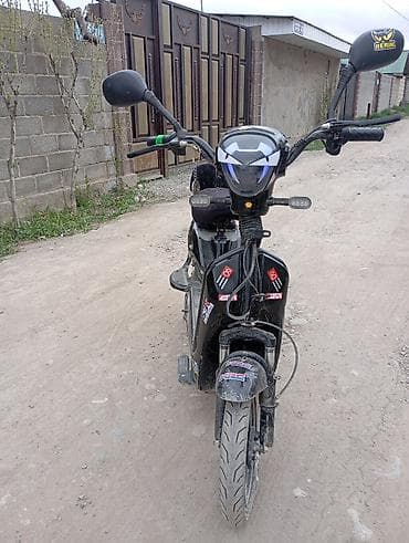 электрокар взрослый: Электроскутер (городской мопед) черного цвета с педалями.скорость — 1