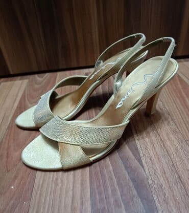 Босоножки, сандалии, шлепанцы: Босоножки золото 41 р на каблучке новые . Из США. Цена — 4