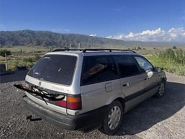 Volkswagen Passat Variant: 1990 г., 1.8 л, Механика, Бензин, Универсал