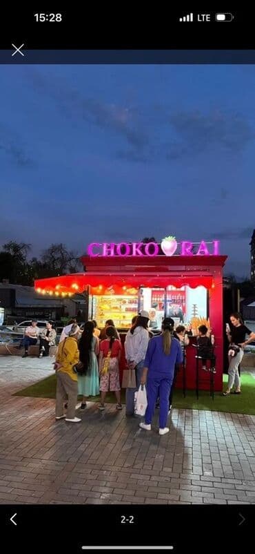 оборудование для фаст фуд: Мобильный киоск «CHOKO RAI» (красный, уличный формат) - Яркий — 2