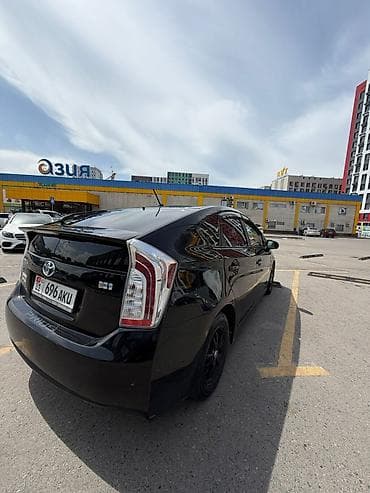 Продажа авто: Toyota Prius: 2015 г., 1.8 л, Вариатор, Гибрид, Хэтчбэк — 3