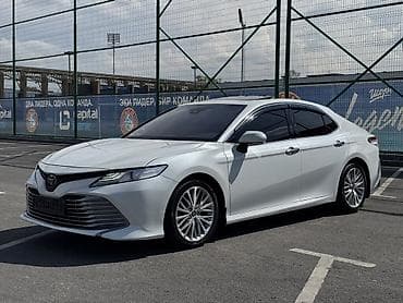 Toyota Camry: 2018 г., 2.5 л, Автомат, Гибрид, Седан