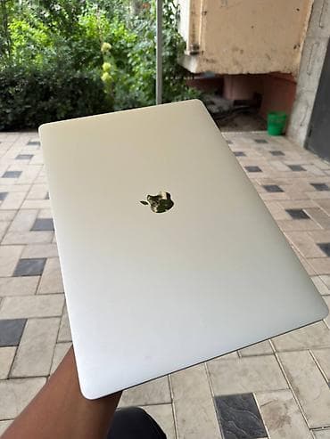 true: MacBook Pro 16" (серебристый) - Экран 16 дюймов Retina с тонкими — 2