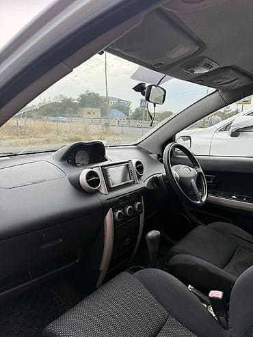 Унаа: Toyota Ist: 2004 г., Автомат, Бензин, Хетчбек — 2