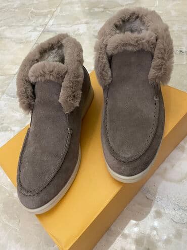 обувь 36 размер: Зимняя обувь. Новая Очень легкая, теплая Раз. 36 Покупала в магазине — 1