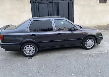 s 221: Volkswagen Vento: 1992 г., 2 л, Ручные, Бензин, Седан — 4