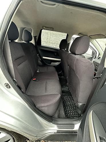 mazda 2000: Toyota Ist: 2003 г., 1.3 л, Автомат, Бензин, Хэтчбэк — 8