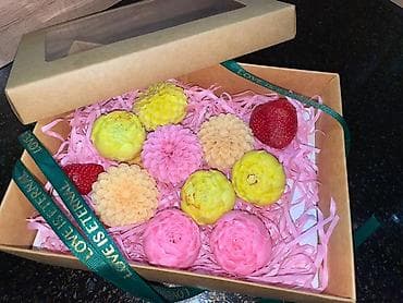 коробка макаронс сабина: 🍓 Клубника в шоколаде в форме цветов — идеальный подарок. Нежная — 3