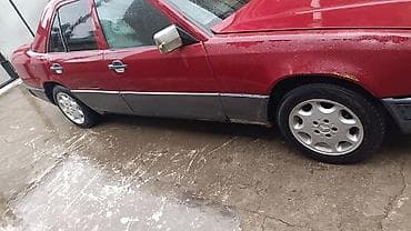 Mercedes-Benz W124: 1988 г., Седан