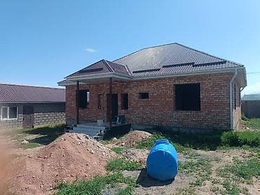 жаны уйлор: Продаётся одноэтажный кирпичный дом с двором и ограждением. - — 1