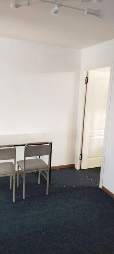 дом 1 комната: Собственник  (жеке сектор) айына 30 000 сом,  коммуналдык — 1