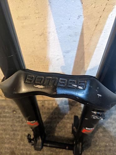 Мотозапчасти и аксессуары: Продаю вилку Marzocchi bomber 66cr (38 ноги) 26 колесо 180mm хода — 2