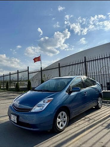 corolla 2004: Toyota Prius: 2005 г., 1.5 л, Гибрид, Хэтчбэк — 2
