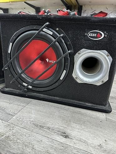 Сабвуферный комплект для автомобиля с встроенным усилителем -