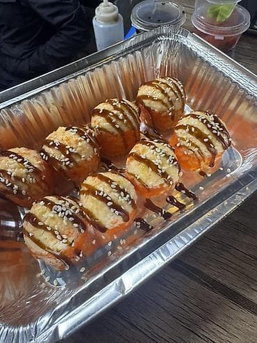 кухния: Вакансия открыта для поваров 1) знать Суши бар 2) наблюдать чистоту — 4