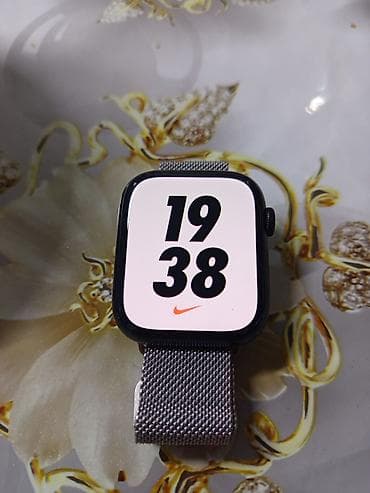 Смарт-часы: Смарт‑часы с большим безрамочным экраном и циферблатом Nike. Корпус — 1