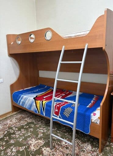 спальни гарнитур бу: Двухъярусная детская кровать, Б/у, Натуральное дерево, цвет - Коричневый — 1