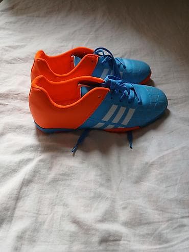 язычок: Футбольные бутсы (сороконожки) adidas для игры на искусственном — 2