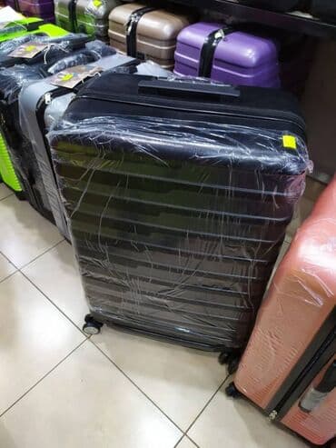 купить чемодан дешево: Чемодан, Новый, Маленький (до 40 л), На колесах — 3