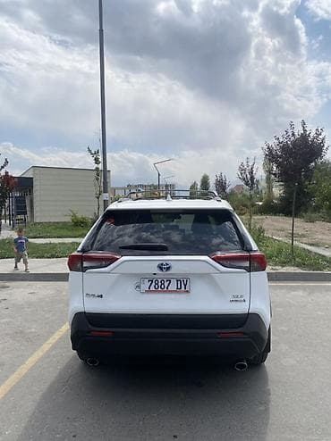 малалитровые машины автомат: Toyota RAV4: 2021 г., 2.5 л, Вариатор, Гибрид, Кроссовер — 5