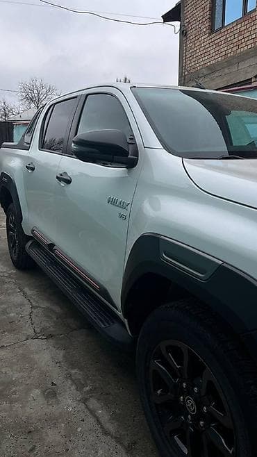 Toyota: Toyota Hilux: 2022 г., 4 л, Автомат, Бензин, Пикап — 3