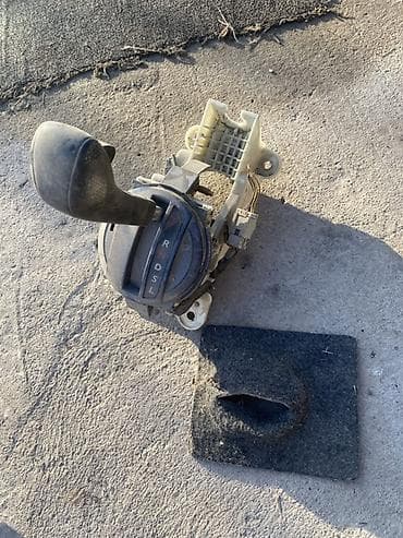 разбор япошки: Ручка селектора АКПП в сборе.
На Honda Fit — 1