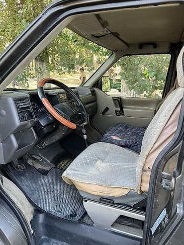 Volkswagen Transporter: 1991 г., 2 л, Механика, Бензин, Бус — 4