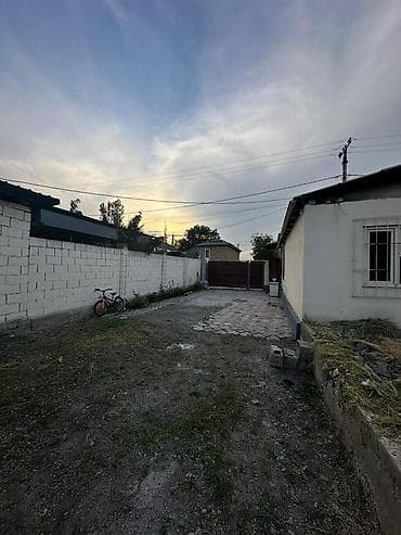 жилье ош: 🏡 Продаётся участок с времянкой в Ак-Орго 📍 Ул. Аймончок — отличная — 6