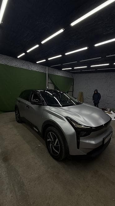 hyndai avanta: Электромобиль кроссовер (серебристый кузов, чёрная крыша, тонированные — 3