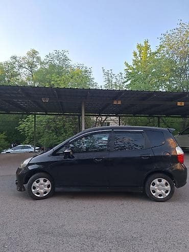 аренда honda fit: Сдаю в аренду на долгий срок . залог 15000 с — 1