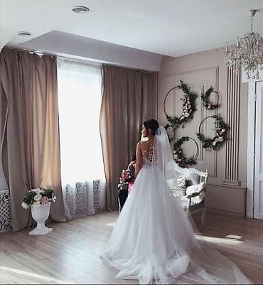 swarovski: Свадебное платье, S, Дизайнерское, С завышенной талией, С корсетом, Сатин, А-силуэт, Камни Swarovski, Б/у — 4