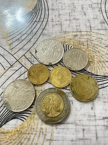 Спорт и хобби: Продаю иностранных монет (Франция + одна монета Польши) Состав по — 5