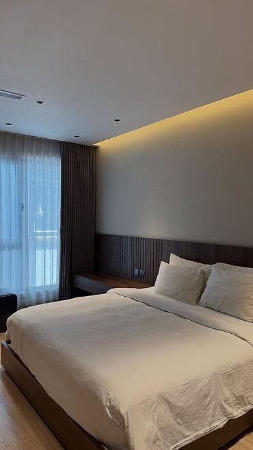 1 бөлмө, Мончо буюмдары, Жайлашуу күнү-түнү, Унаа токтотуучу жай