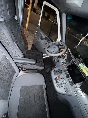 скутер в росрочку: Эвакуатор, Mercedes-Benz, 2003 г., Прямая — 5