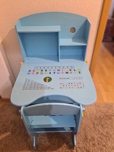 small table: Парта для школьного и дошкольного возраста. Высота парты и стула — 1
