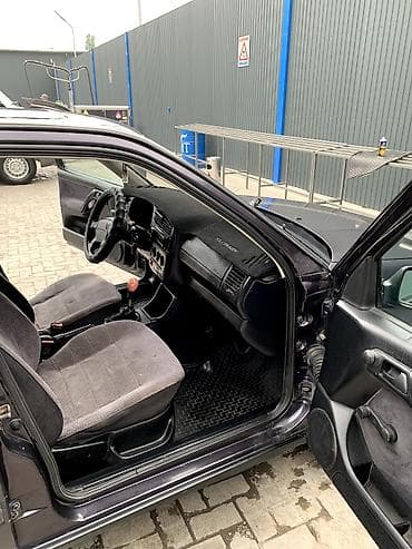 70 сом: Volkswagen Vento: 1994 г., Кол менен иштөөчү, Бензин, Седан — 10