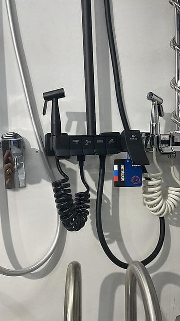 Комплект гигиенического душа с настенным блоком переключателей -