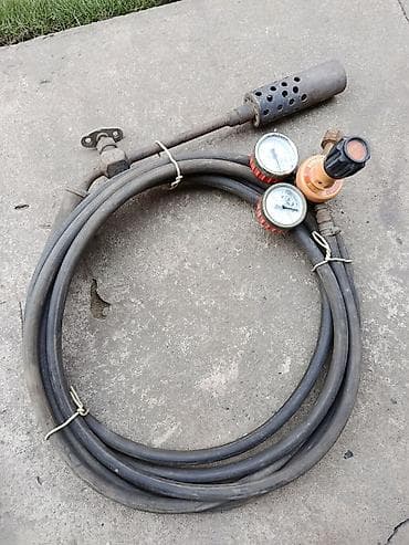 Газовая горелка с редуктором и манометрами. Комплектация: -